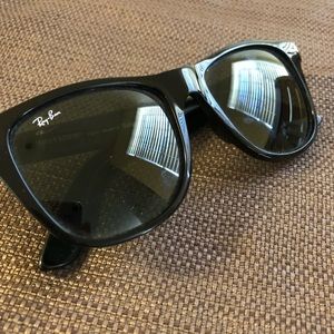RayBan Wayfarers black